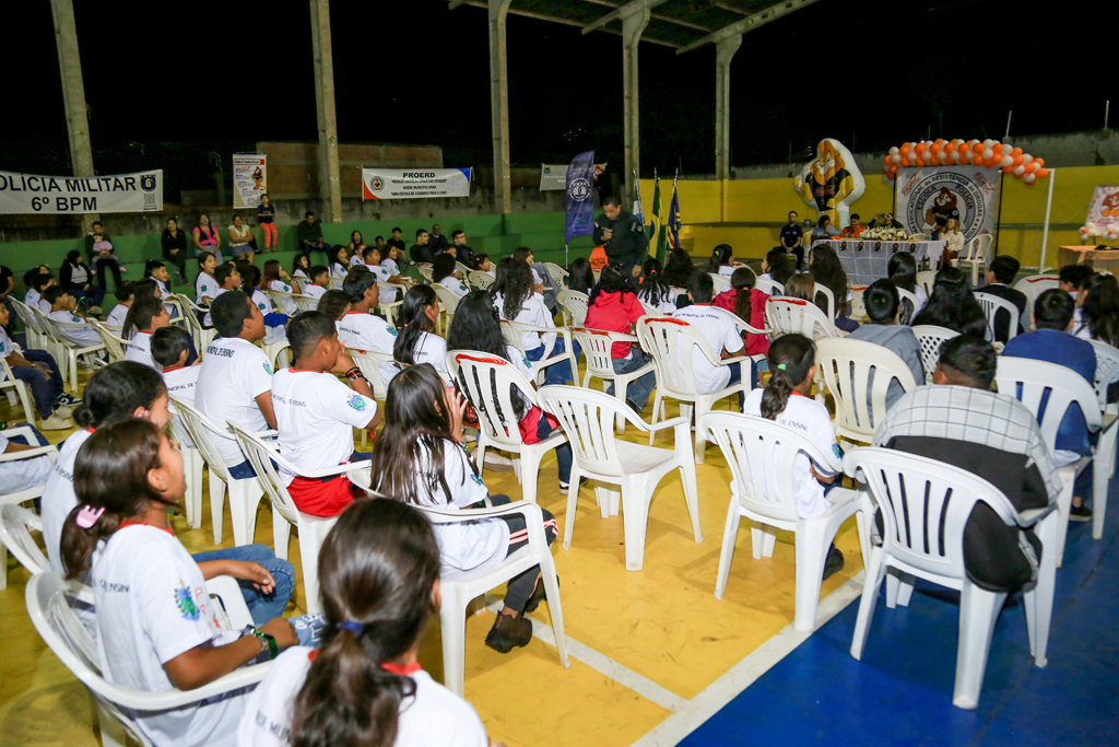 Alunos de duas escolas municipais de Corumbá participam de formatura do Proerd