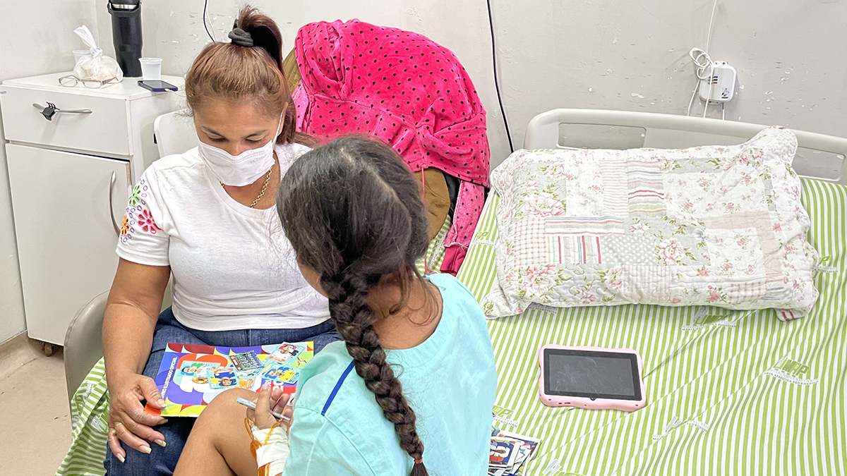 Campanha Gola&ccedil;o Solid&aacute;rio transforma figurinhas em sorrisos e deixa legado de afeto no Humap-UFMS/HU Brasil
