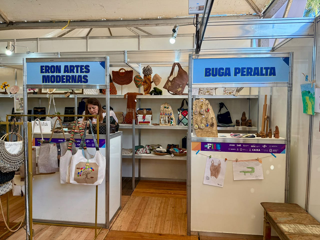 Histórias feitas à mão: economia criativa transforma pavilhão da FLIB em vitrine de arte, afeto e identidade local