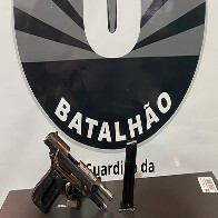 A&ccedil;&atilde;o r&aacute;pida da PMMS resulta em pris&atilde;o por viol&ecirc;ncia dom&eacute;stica e apreens&atilde;o de arma de fogo de uso restrito em Corumb&aacute;