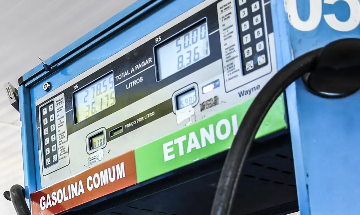 Conselho eleva de 30% para 32% teor de etanol na gasolina por 180 dias. Brasil deixará de importar 900 milhões de litros de gasolina por ano