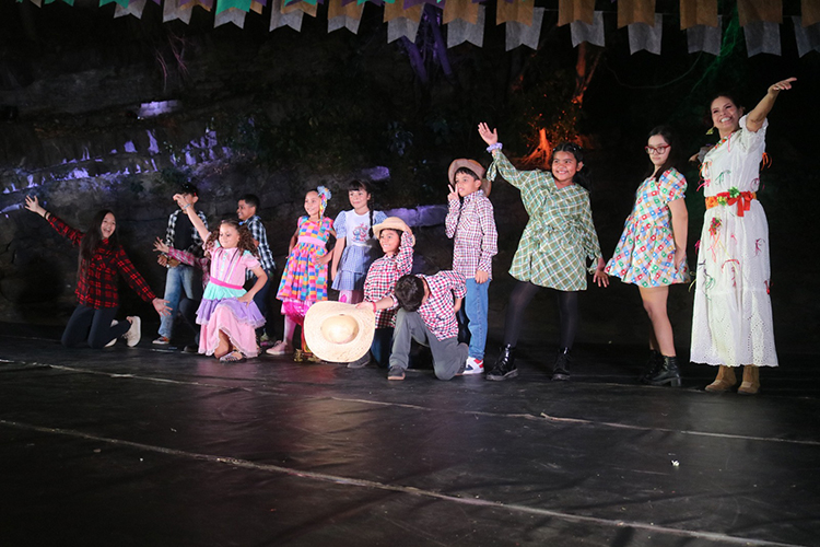Nh&ocirc; Moinho re&uacute;ne m&uacute;sica, dan&ccedil;a e comidas t&iacute;picas em festa julina que arrecada fundos para o Moinho Cultural