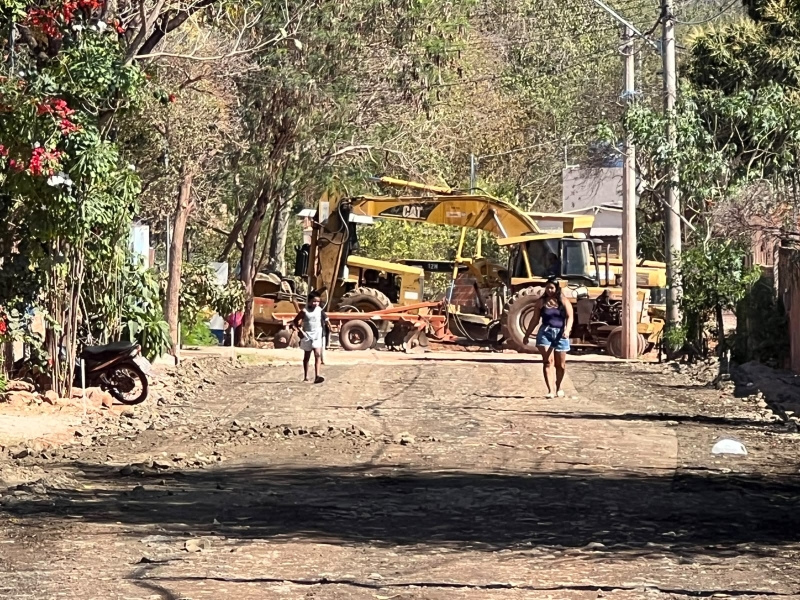Prefeitura de Ladário orienta moradores sobre segurança durante obras de pavimentação no Nova Aliança