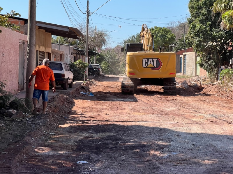 Prefeitura de Ladário orienta moradores sobre segurança durante obras de pavimentação no Nova Aliança