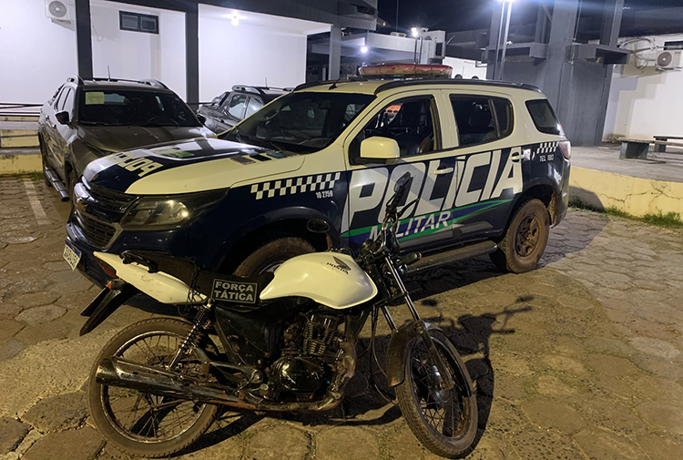 Indivíduos são detidos pela PM, após roubar 4 celulares munidos de facão em Ladário