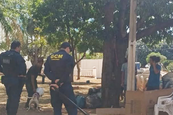 Guarda Civil Municipal realiza abordagem e restabelece a ordem na Praça da República em Corumbá