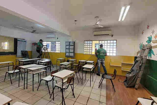 Prefeitura realiza mutir&atilde;o de limpeza e dedetiza&ccedil;&atilde;o nas escolas da REME durante recesso