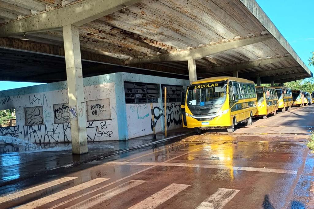 Prefeitura de Corumb&aacute; realiza vistoria semestral nos ve&iacute;culos do transporte escolar da REME