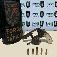 Pol&iacute;cia Militar apreende arma de fogo e conduz envolvidos por inj&uacute;ria e inj&uacute;ria racial em Lad&aacute;rio