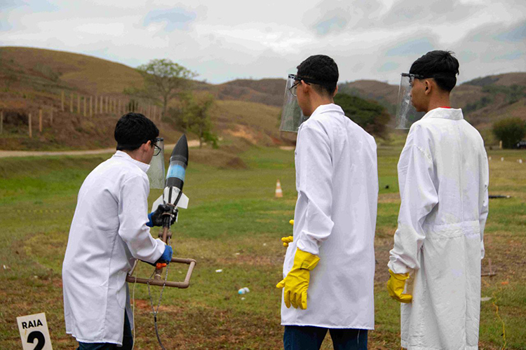 JULHO: M&Ecirc;S NACIONAL DAS OLIMP&Iacute;ADAS CIENT&Iacute;FICAS E DO CONHECIMENTO