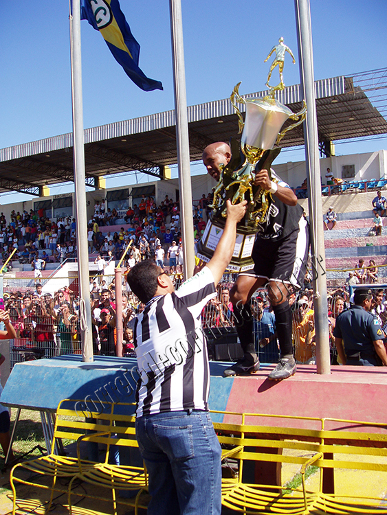 CORUMBAENSE: 20 ANOS DE UM TÍTULO QUE DEVOLVEU O GALO À ELITE