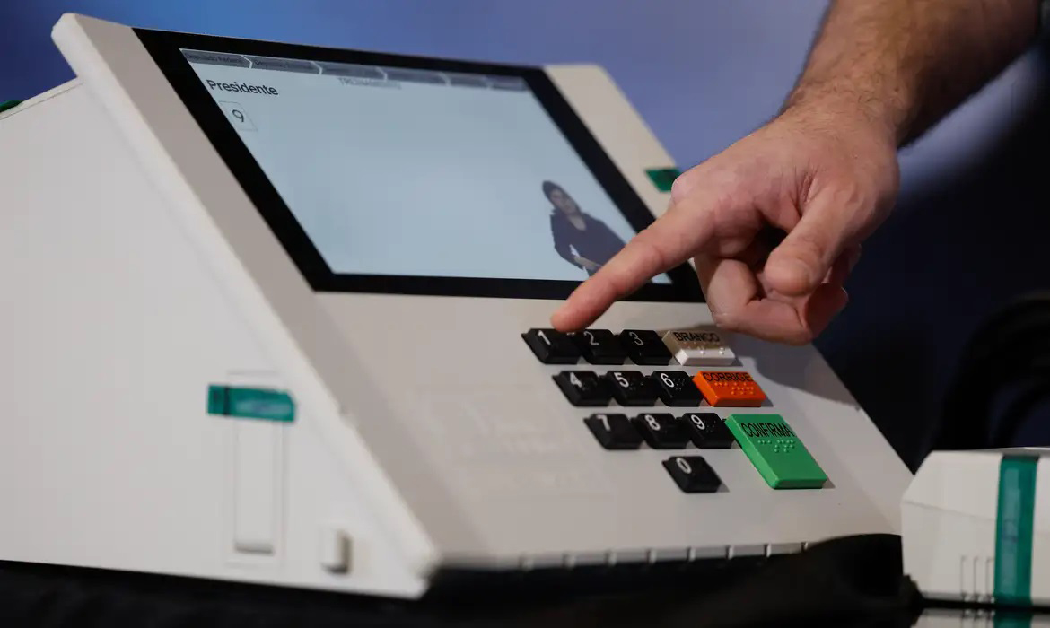 Assinatura digital e lacração impedem alteração em sistemas eleitorais. Proteção dos programas é conferida em várias etapas, afirma TSE