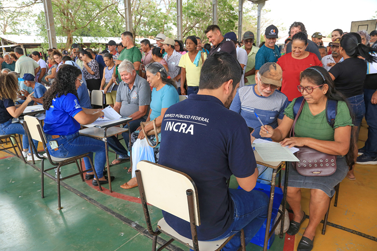 Parceria entre Incra e Prefeitura entrega 148 t&iacute;tulos a fam&iacute;lias do Assentamento Taquaral