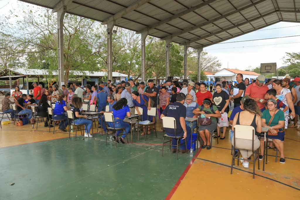 Parceria entre Incra e Prefeitura entrega 148 t&iacute;tulos a fam&iacute;lias do Assentamento Taquaral