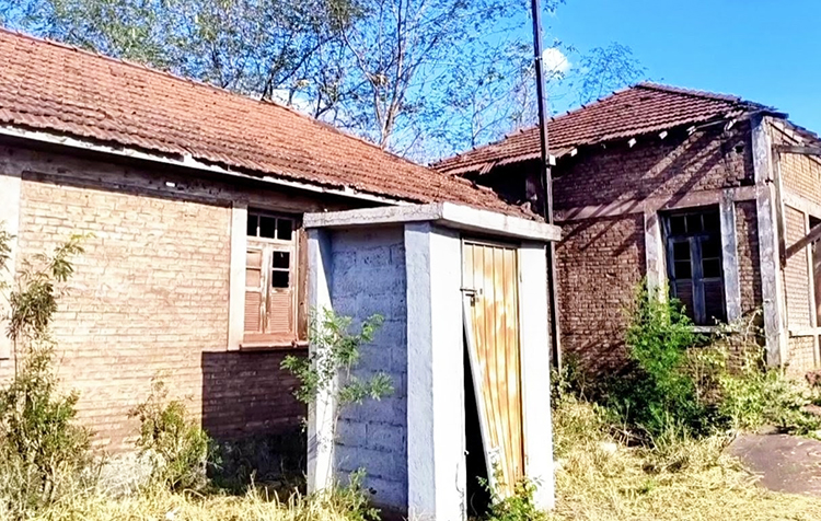 ESTA&Ccedil;&Atilde;O FERROVI&Aacute;RIA DE URUCUM 