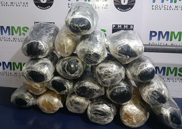 Duas mulheres são detidas pela PM ao tentar embarcar com 21 kg de skunk na rodoviária de Corumbá