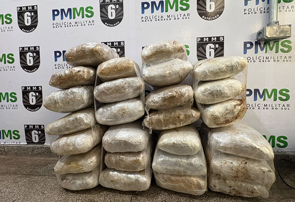 Veículo com placas da Bolívia é interceptado pela PM com 28 quilos de skunk na parte alta de Corumbá