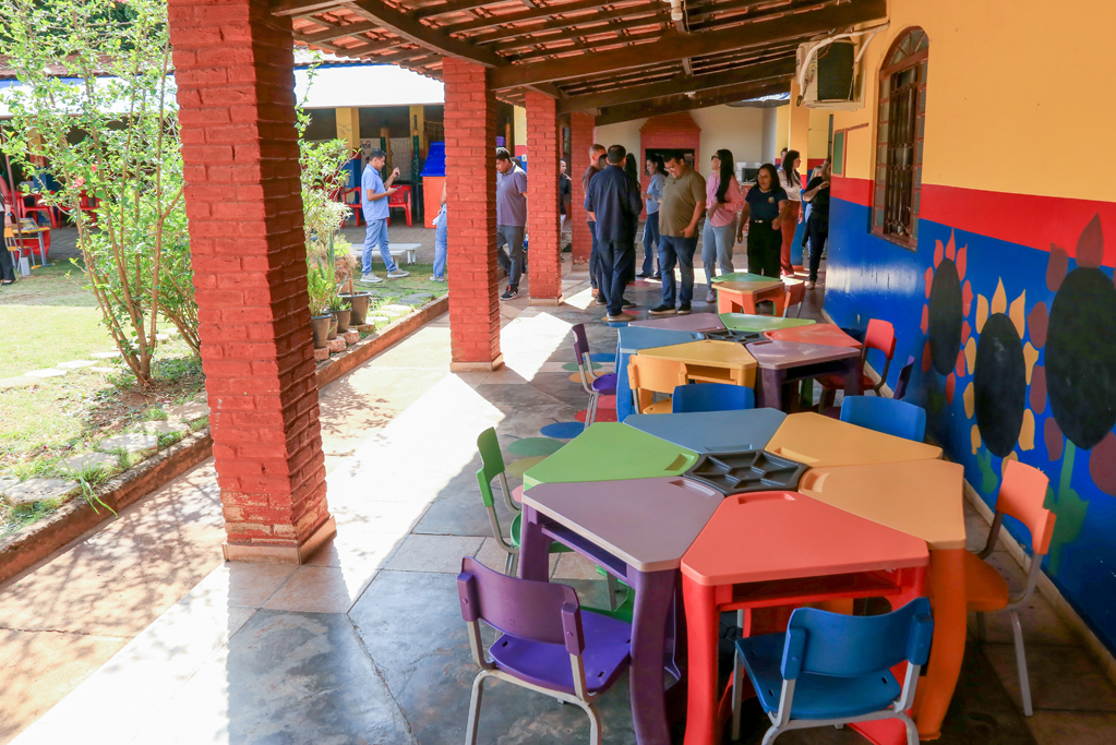 Prefeitura entrega novos conjuntos escolares para alunos do Jos&eacute; de Souza Damy