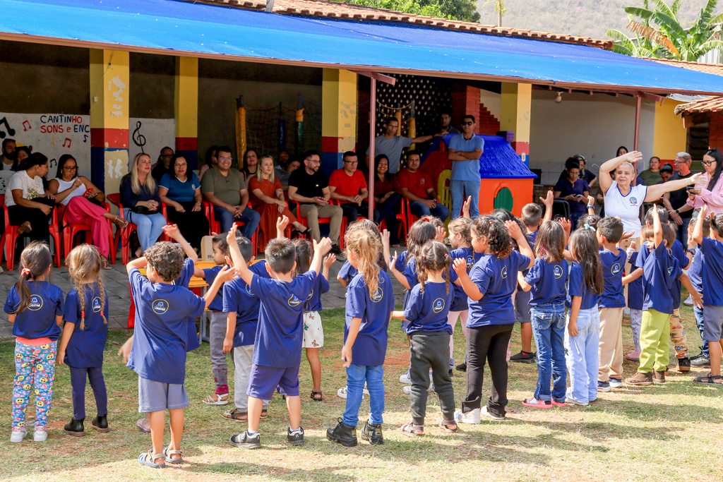 Prefeitura entrega novos conjuntos escolares para alunos do Jos&eacute; de Souza Damy