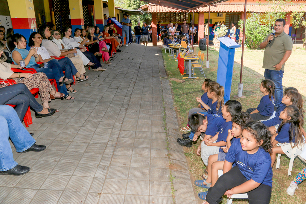 Prefeitura entrega novos conjuntos escolares para alunos do Jos&eacute; de Souza Damy
