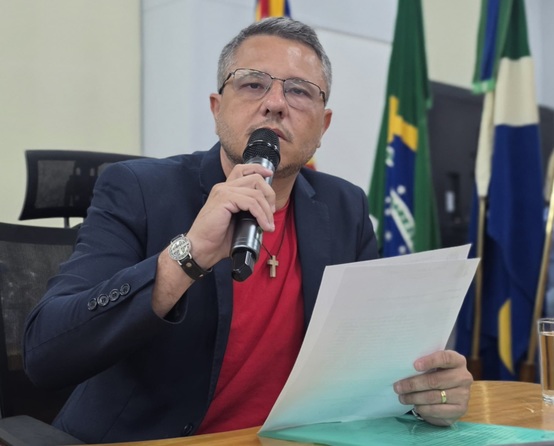 Cazarin solicita implanta&ccedil;&atilde;o de lixeiras no espa&ccedil;o de caminhadas do Poliesportivo