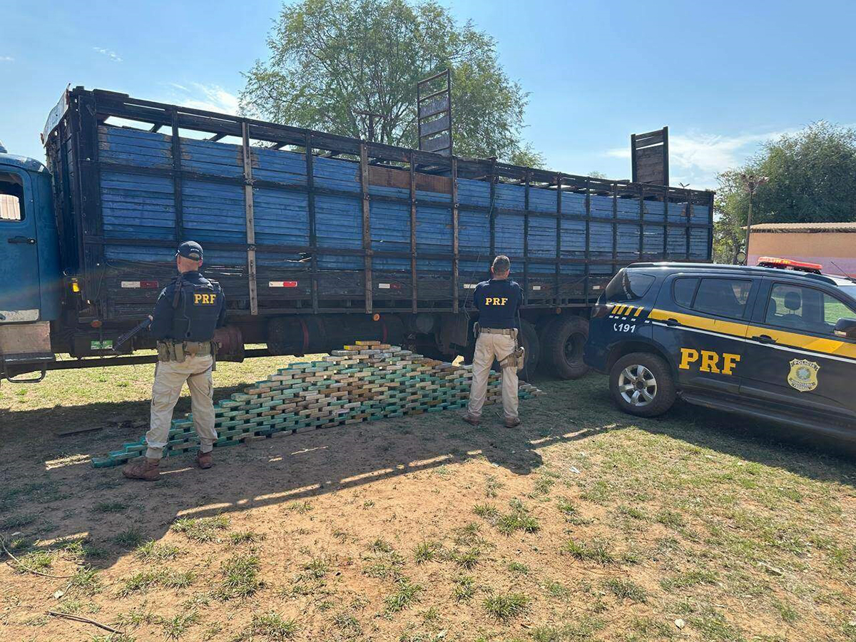 PRF apreende 196 kg de cocaína em caminhão boiadeiro na BR-262 em Corumbá