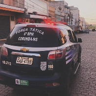 PM prende dois homens com mandados de pris&atilde;o em aberto em Corumb&aacute; durante patrulhamento