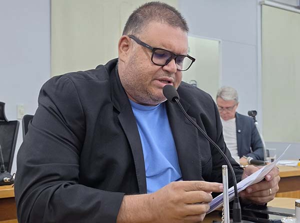 Jovan cobra providências em relação a imóveis em situação de abandono na cidade