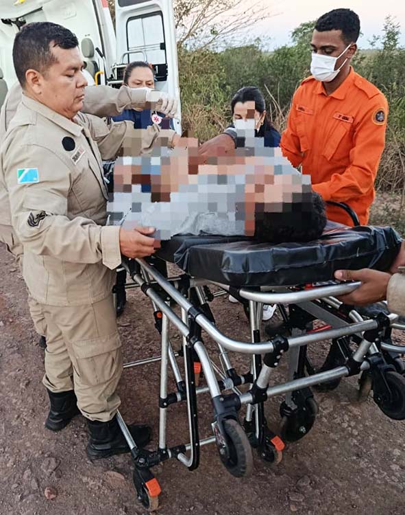 Duas pessoas ficam feridas após camionete capotar na região da Curva do Leque na Nhecolândia em Corumbá