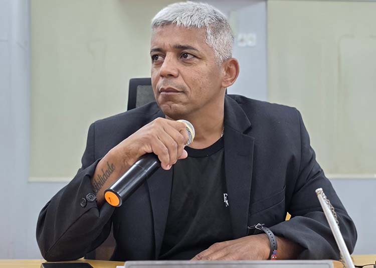 Edinaldo cobra ações para combater ocupação irregular de calçadas