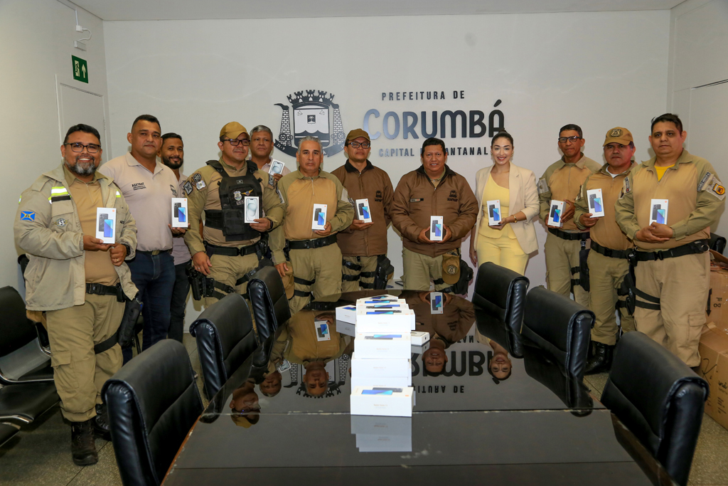 Prefeitura entrega celulares à AGETRAT para reforçar fiscalização e rotina de trabalho