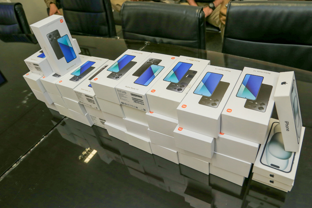 Prefeitura entrega celulares à AGETRAT para reforçar fiscalização e rotina de trabalho