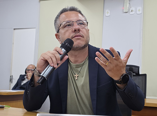 Na C&acirc;mara, Cazarin pede recupera&ccedil;&atilde;o e manuten&ccedil;&atilde;o da Rua Manoel Cavassa