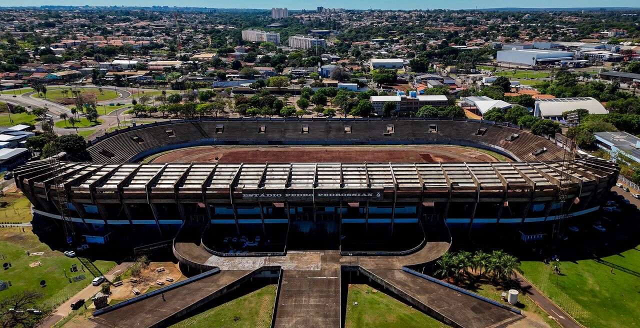 Presidentes da CBF e FFMS visitam obras do Estádio Morenão