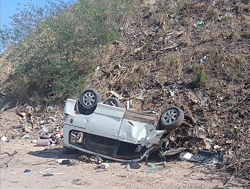 Capotamento de ve&iacute;culo boliviano deixa tr&ecirc;s pessoas feridas em estrada do assentamento Taquaral