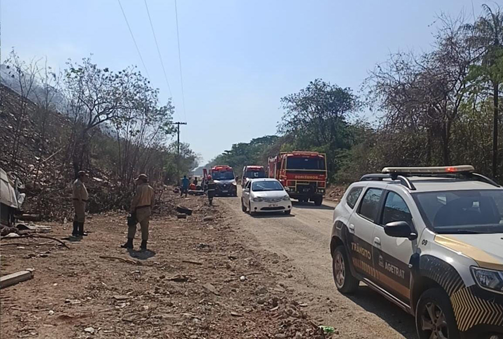 Capotamento de ve&iacute;culo boliviano deixa tr&ecirc;s pessoas feridas em estrada do assentamento Taquaral
