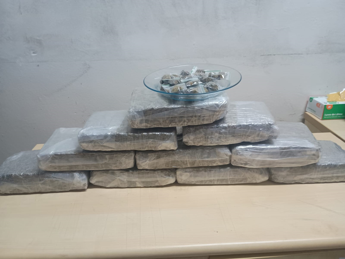 PM localiza mais de 10 kg de skunk e desarticula ponto de armazenamento de drogas em Corumbá