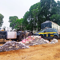 PRF apreende mais de 300 kg de coca&iacute;na escondidos em tanques de caminh&atilde;o na BR-262 em MS