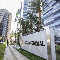 PF est&aacute; com celular de Vorcaro e afirma poder enviar dados a ministros