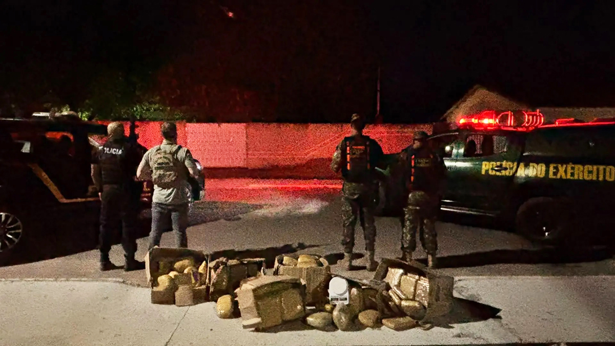 Quatro pessoas foram detidas pela PF e Exército com cerca de 101 kg de maconha em Corumbá