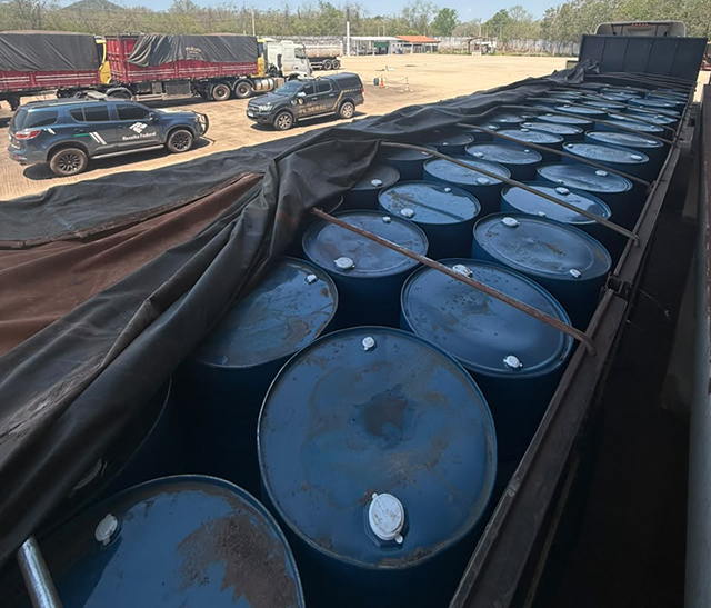 Receita Federal e PF ret&eacute;m 15 toneladas de insumo qu&iacute;mico usado na produ&ccedil;&atilde;o de coca&iacute;na na fronteira em Corumb&aacute;