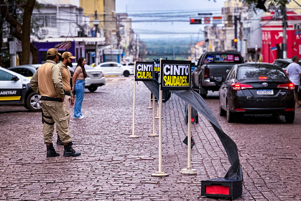 AGETRAT realiza a&ccedil;&atilde;o educativa sobre uso do cinto de seguran&ccedil;a