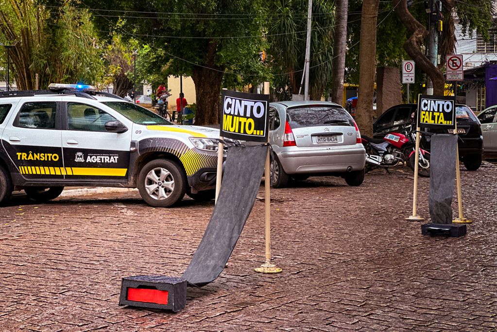 AGETRAT realiza a&ccedil;&atilde;o educativa sobre uso do cinto de seguran&ccedil;a