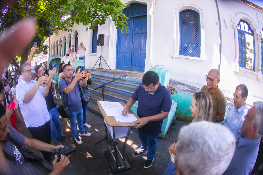 Prefeito assina ordem de servi&ccedil;o para conclus&atilde;o da reforma do Pedro Paulo de Medeiros paralisada h&aacute; 5 anos