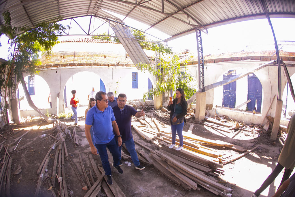 Prefeito assina ordem de servi&ccedil;o para conclus&atilde;o da reforma do Pedro Paulo de Medeiros paralisada h&aacute; 5 anos