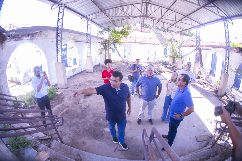 Prefeito assina ordem de servi&ccedil;o para conclus&atilde;o da reforma do Pedro Paulo de Medeiros paralisada h&aacute; 5 anos
