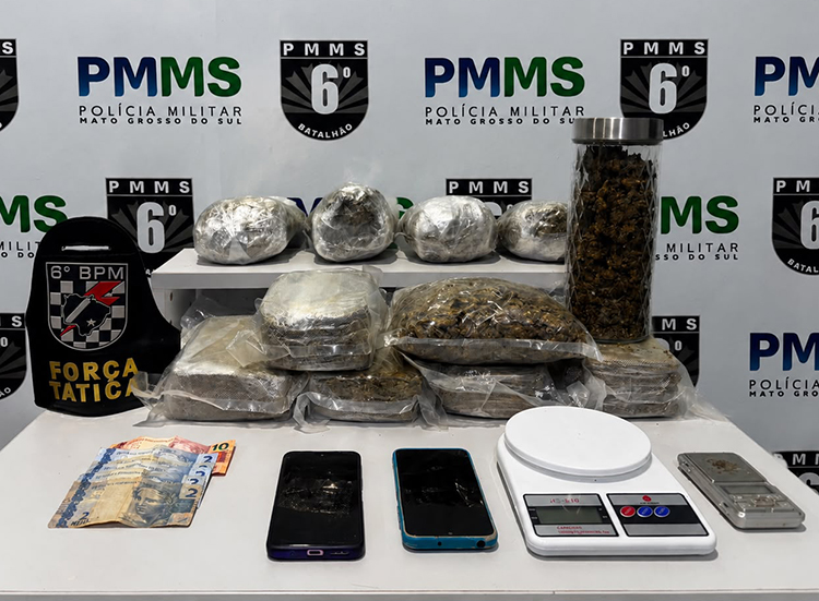 PM apreende mais de 8,5 kg de drogas na BR-262 e conduz tr&ecirc;s pessoas em Corumb&aacute;