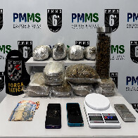 PM apreende mais de 8,5 kg de drogas na BR-262 e conduz tr&ecirc;s pessoas em Corumb&aacute;