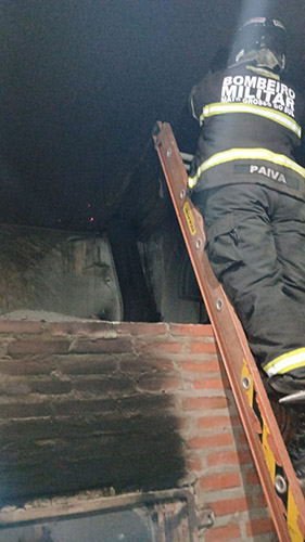 Princ&iacute;pio de inc&ecirc;ndio &eacute; controlado em pizzaria no centro de Corumb&aacute;
