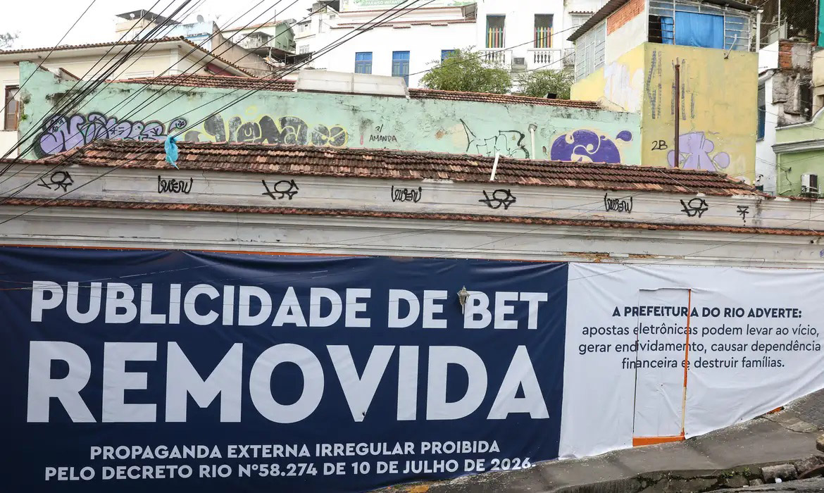  Saiba como as bets adoeceram e endividaram os brasileiros. Apenas em 2025, as fam&iacute;lias brasileiras perderam R$ 62 bi em apostas